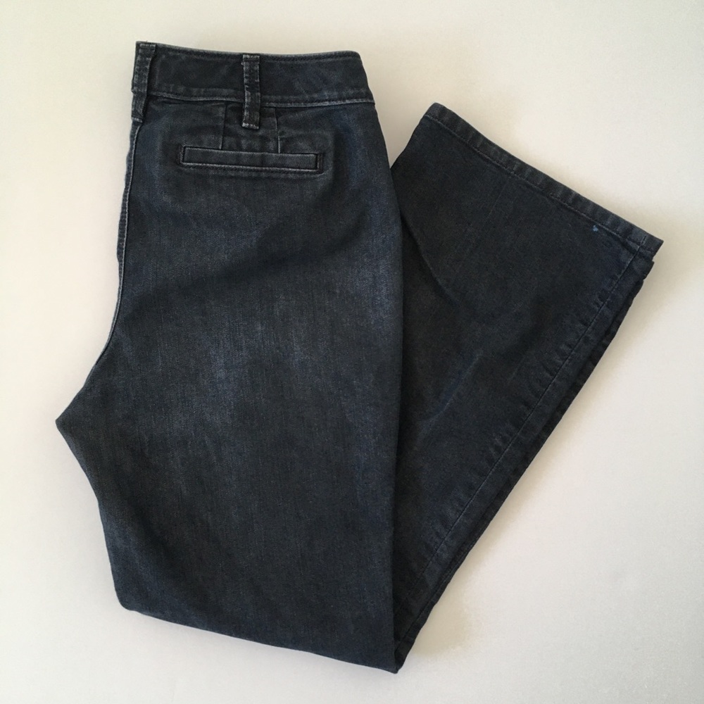 Ann Taylor women’s petite curvy fit jeans, size 8P